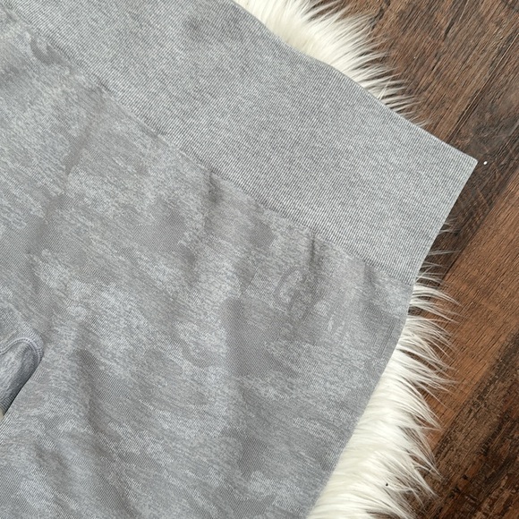 ✨GYMSHARK | Original Camo Seamless Leggings | Grey | Size L ✨ - Picture 5 of 9